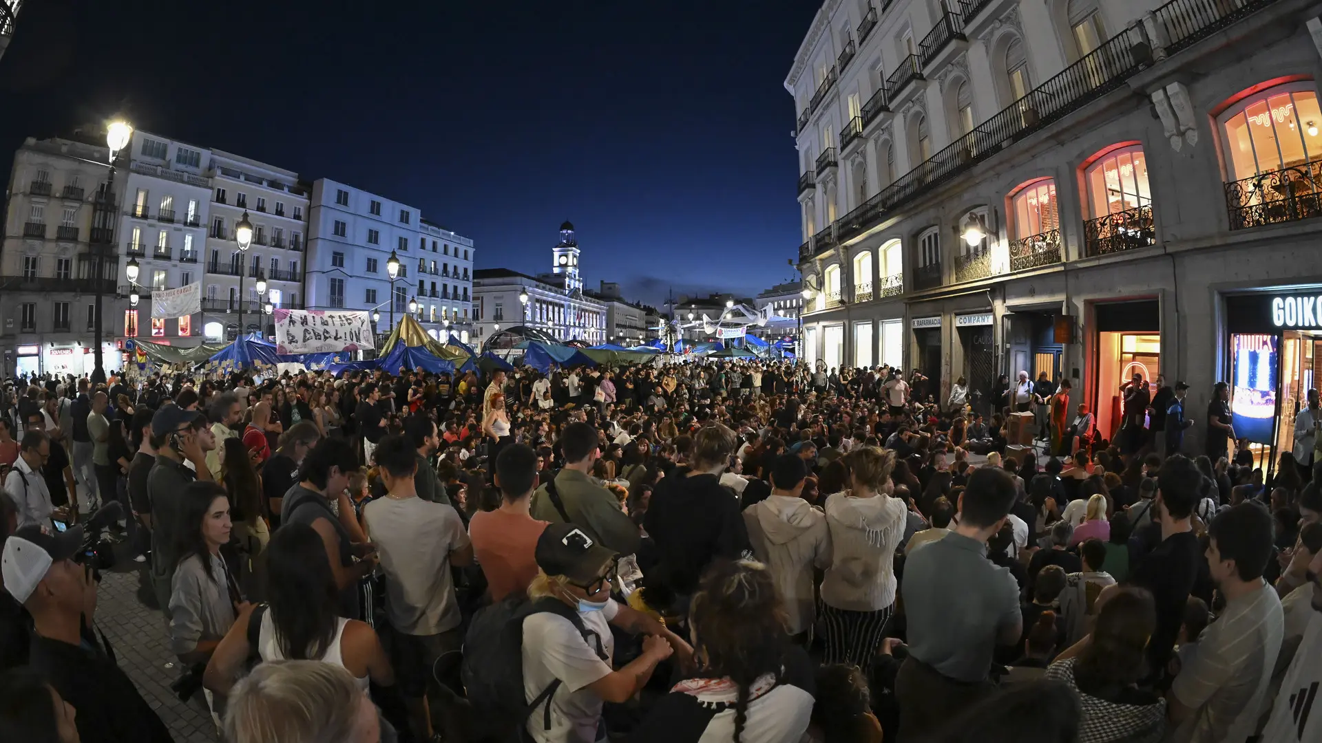 Protesta en Sol Madrid cumple 20 noches sin final previsto, desafía normativas y refleja tensión social