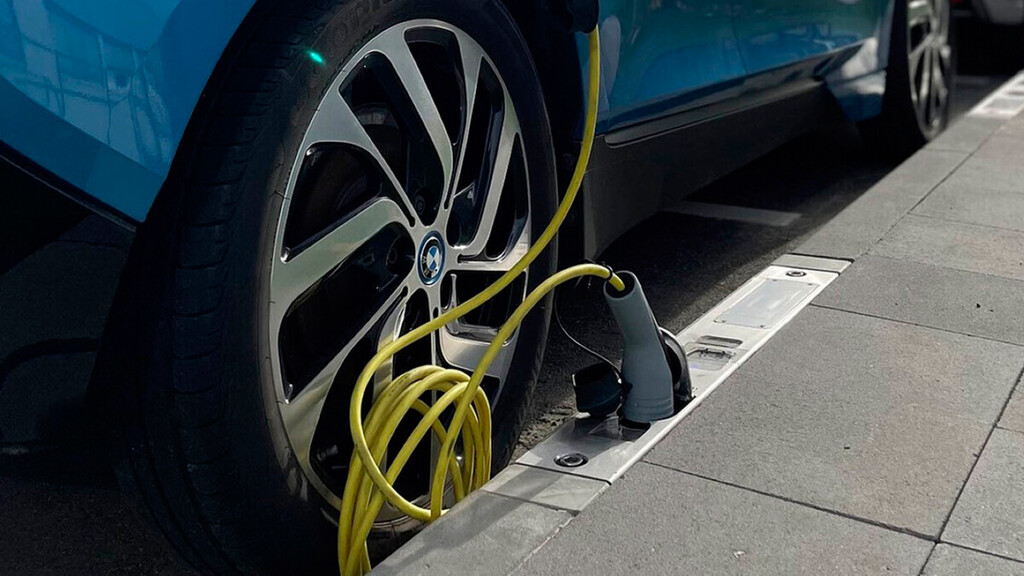 España enfrenta el reto de la recarga calle para millones de vehículos eléctricos en 2026