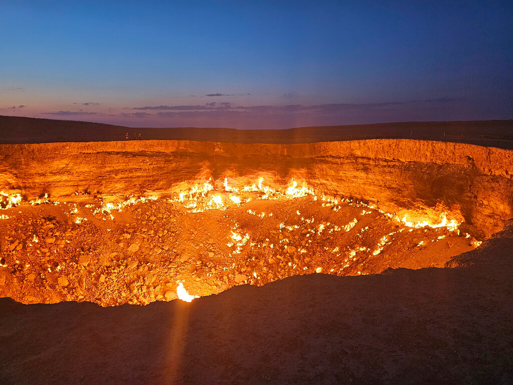Cráter en Karakum revela origen reciente y riesgos ambientales | El Informador