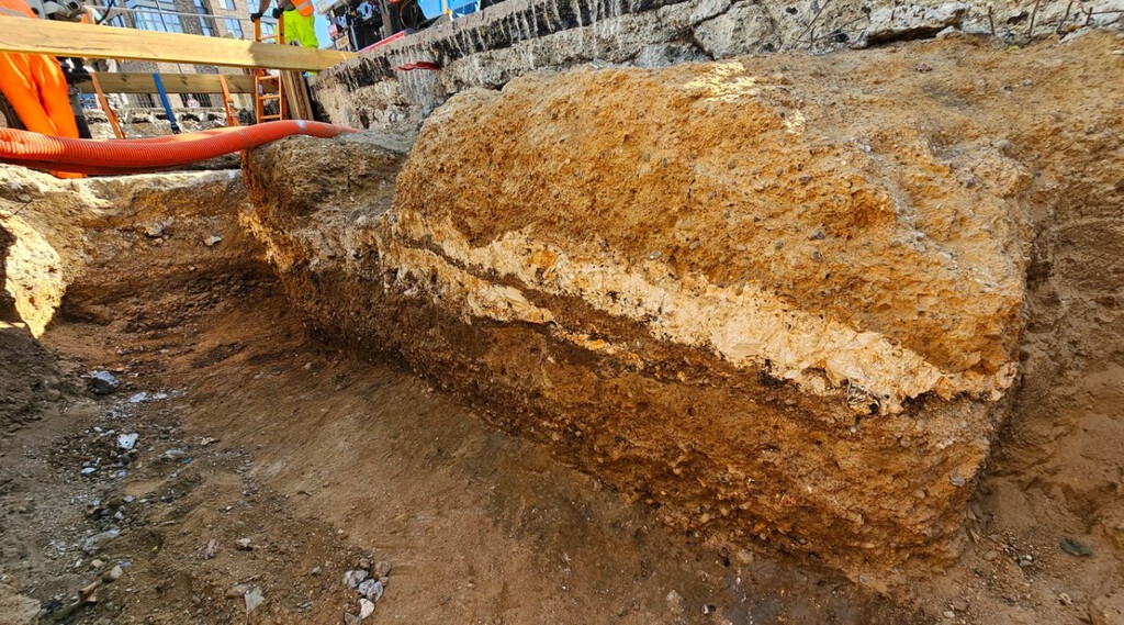 Descubren calzada romana en Londres que sigue en uso y desafía la historia urbana