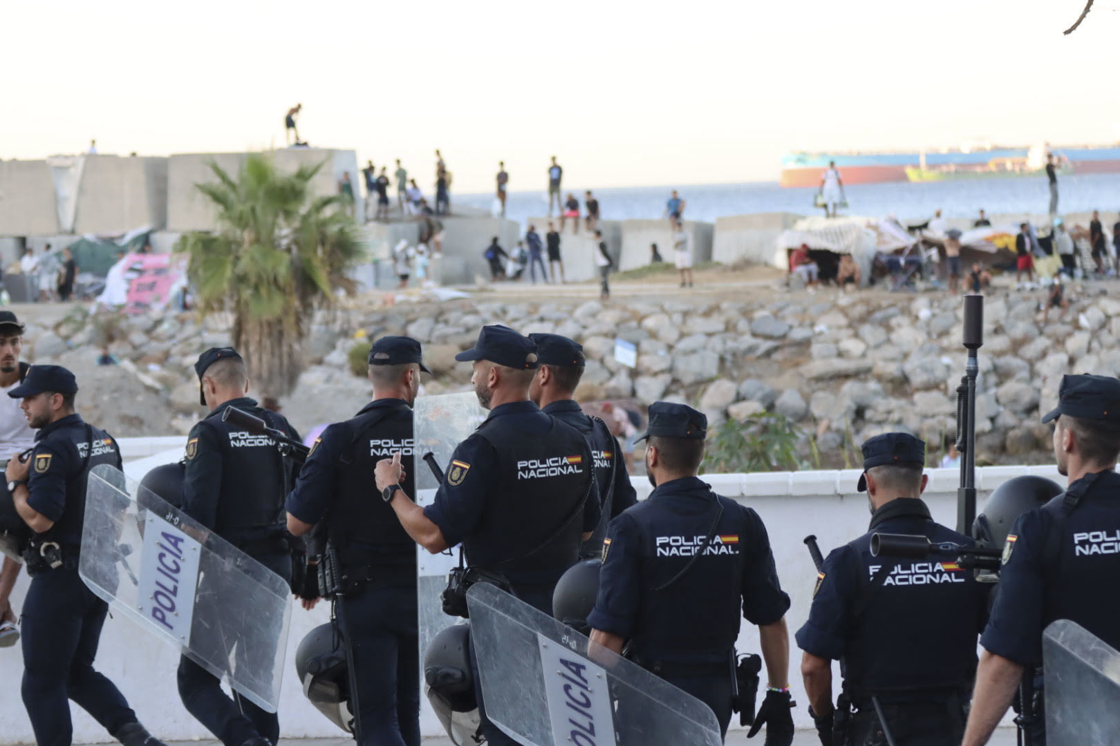 Tensión en Ceuta: Ataques con Cócteles a los Militares