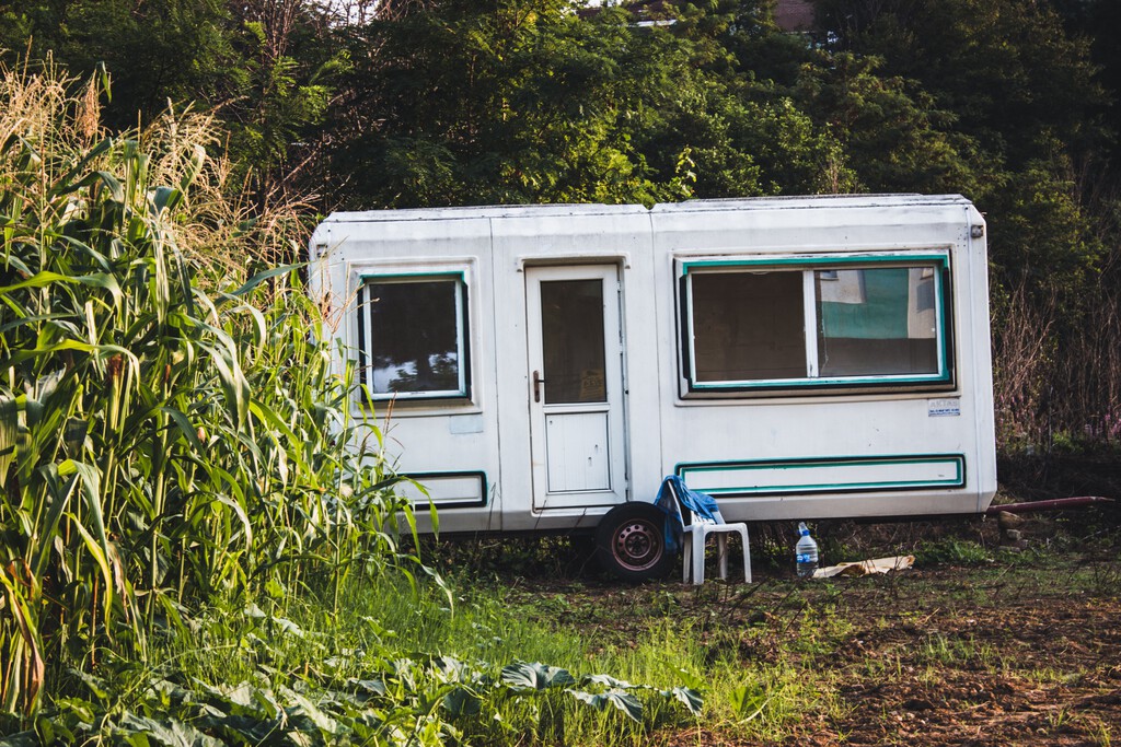 Málaga enfrenta caso penal por mobile home en suelo rústico y posible prisión