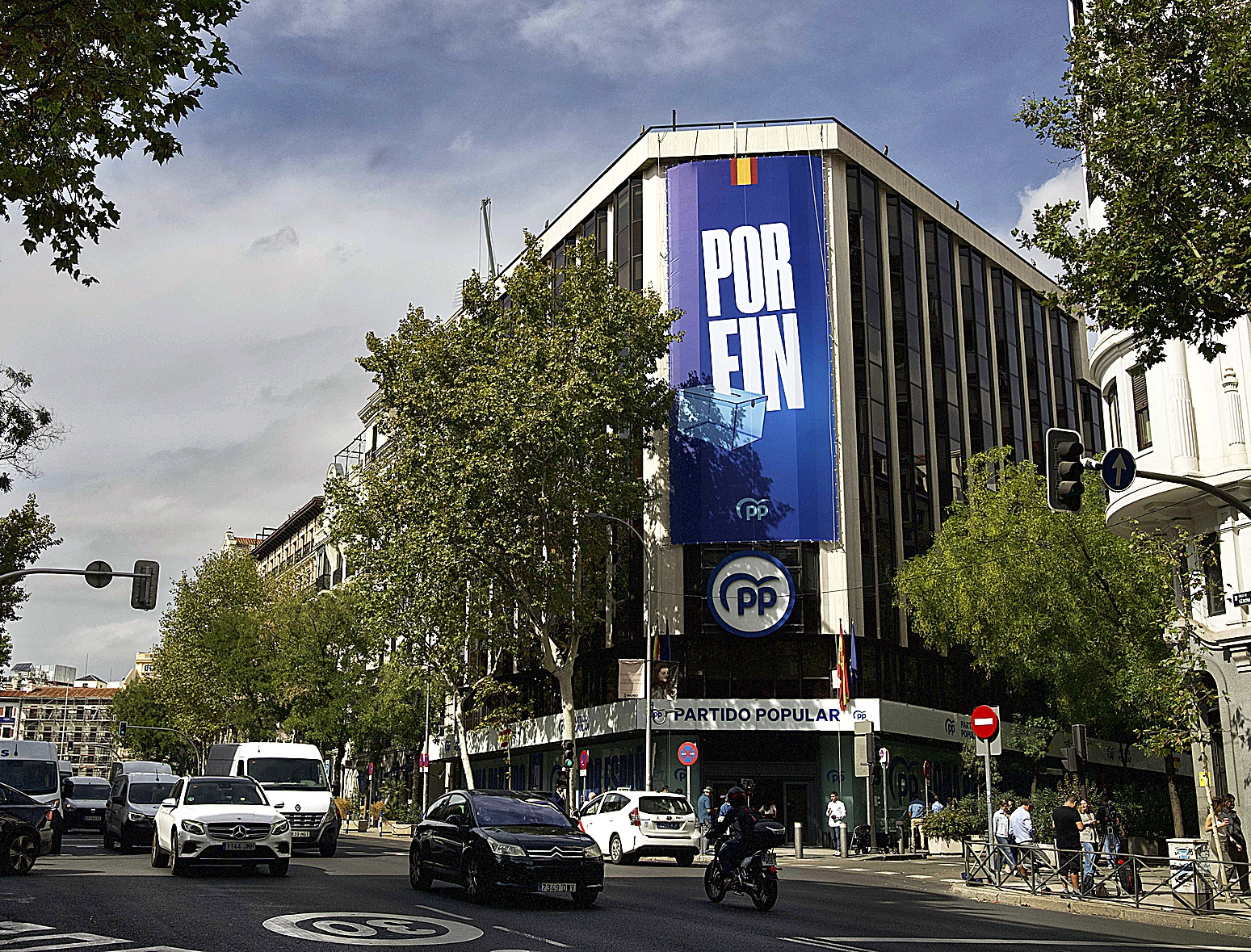 Feijóo llama a su partido a la madre de todas las batallas | El Informador
