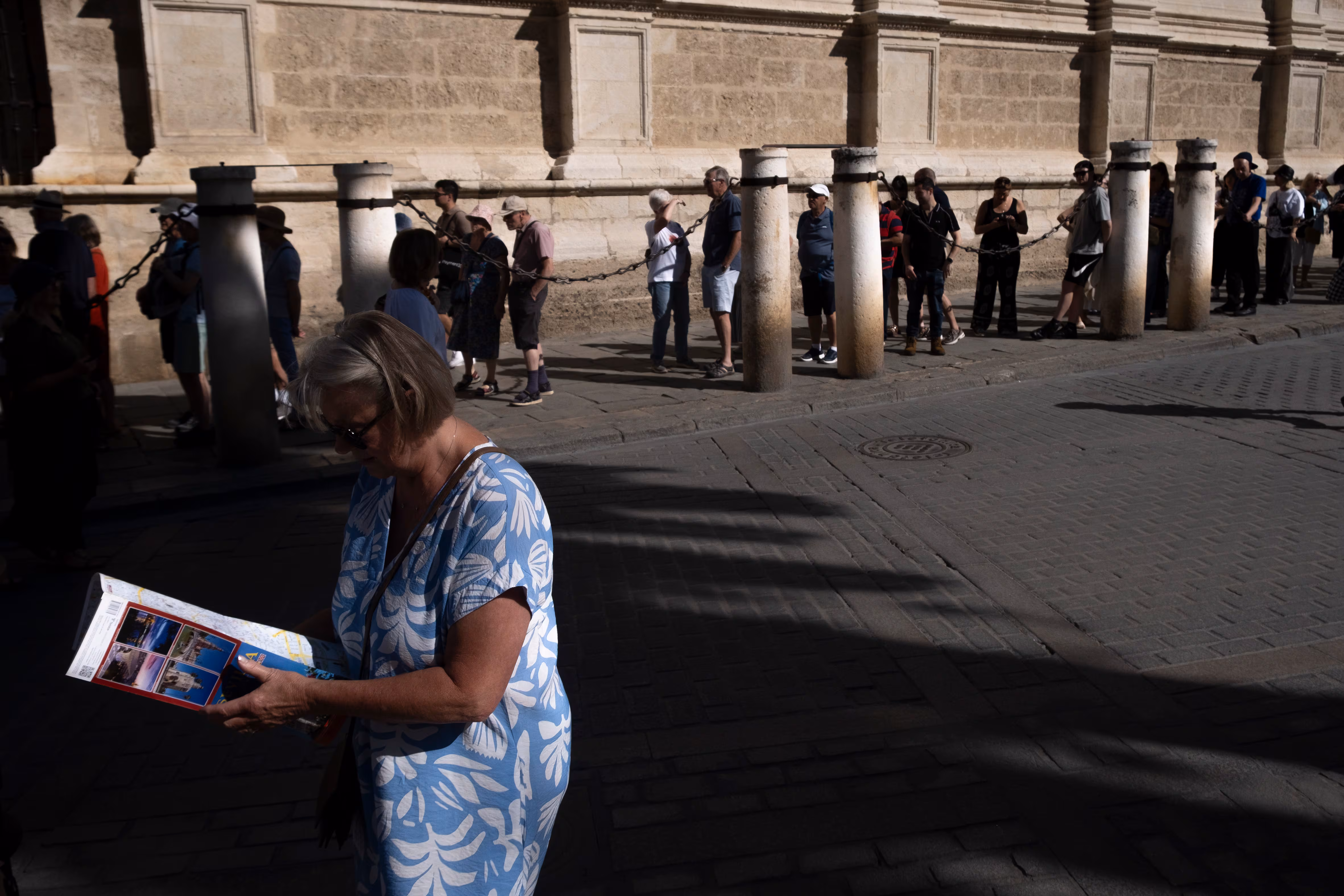 España alcanza récord histórico de turistas en 2026, impulsando nuevas medidas para gestionar la saturación