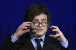 Javier Milei en Madrid durante un acto político con dirigentes de Vox y Ayuso