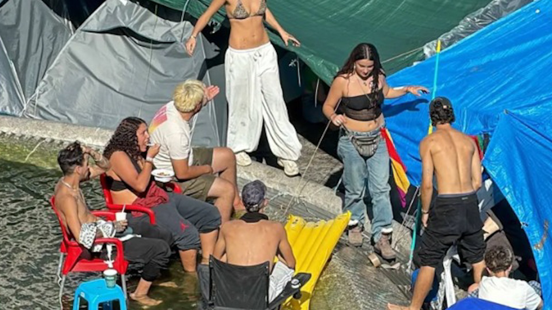 La fuente de la Plaza del Sol en Madrid, símbolo protegido, enfrenta daños y conflictos sociales en 2026