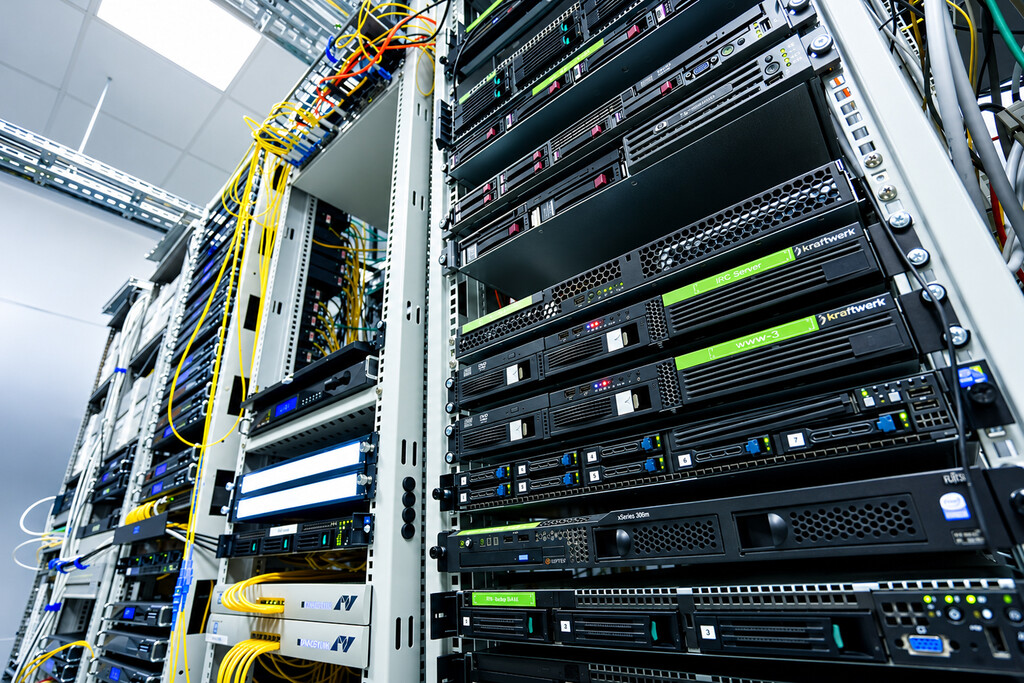El envejecimiento del software en la infraestructura digital global genera graves riesgos en 2026