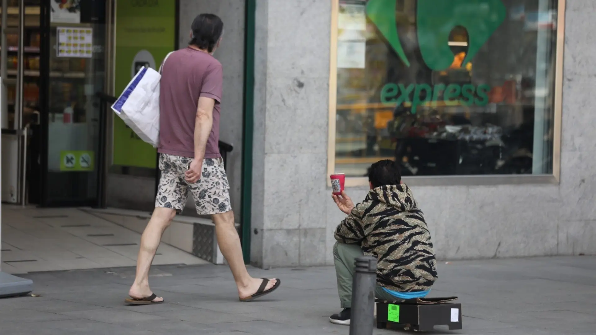 España registra un aumento en la pobreza, alcanzando el 27,8% en 2026, con disparidades regionales persistentes