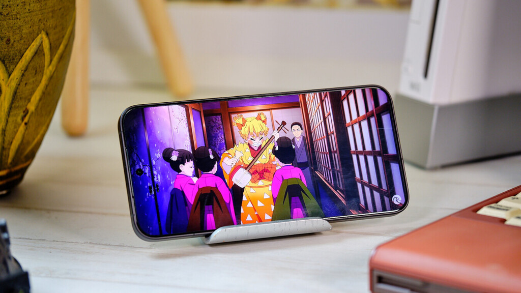 Smartphone Xiaomi 17T Pro en oferta con fondo de tienda online y etiquetas de descuento